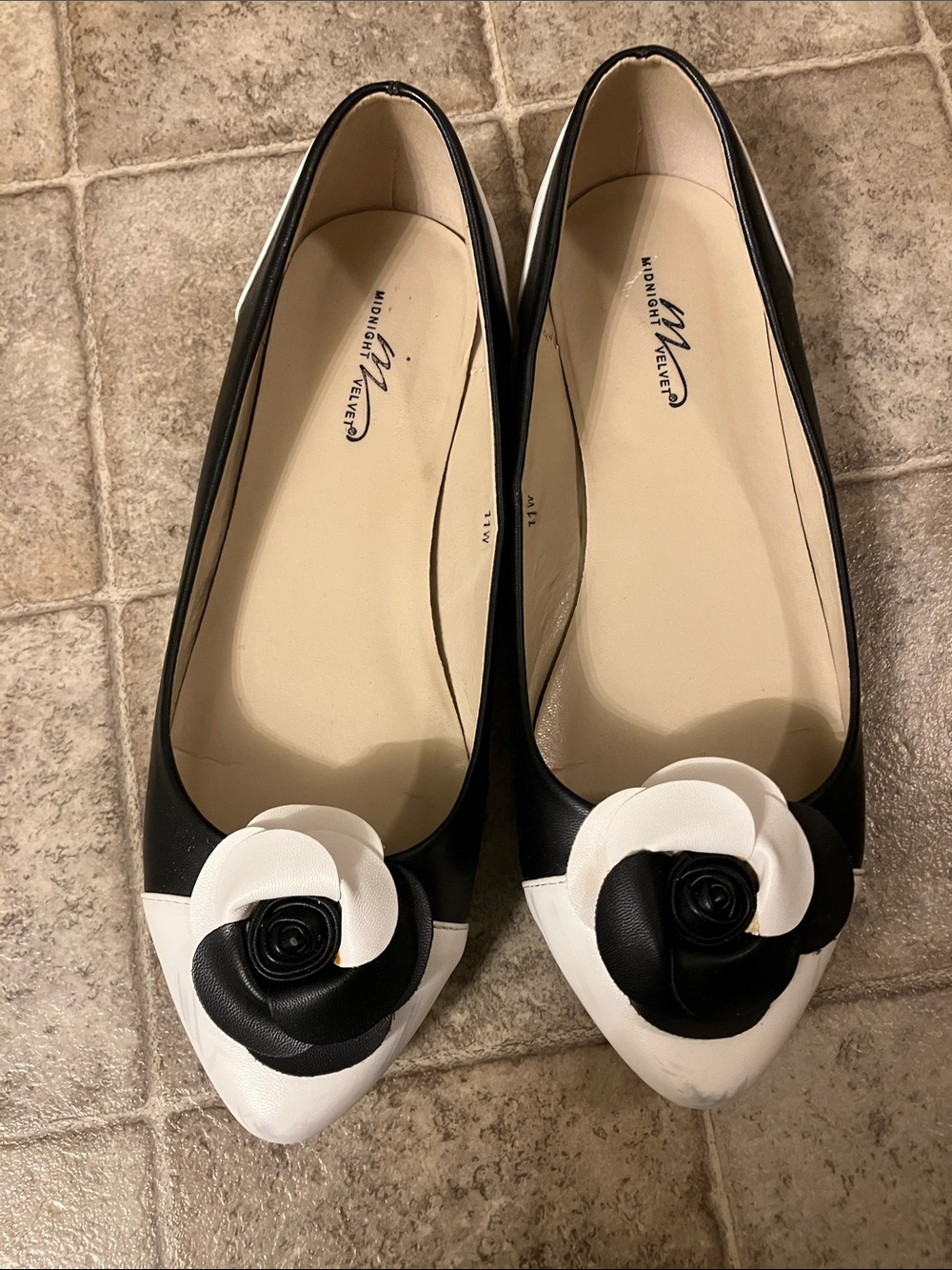 Midnight Velvet Black & White Floral Applique Pointed Toe Flats